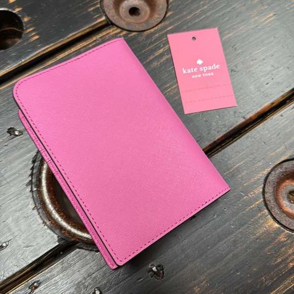 Kate ♠️ Spade Passport & Credit Card Holder - Picture 4 of 8